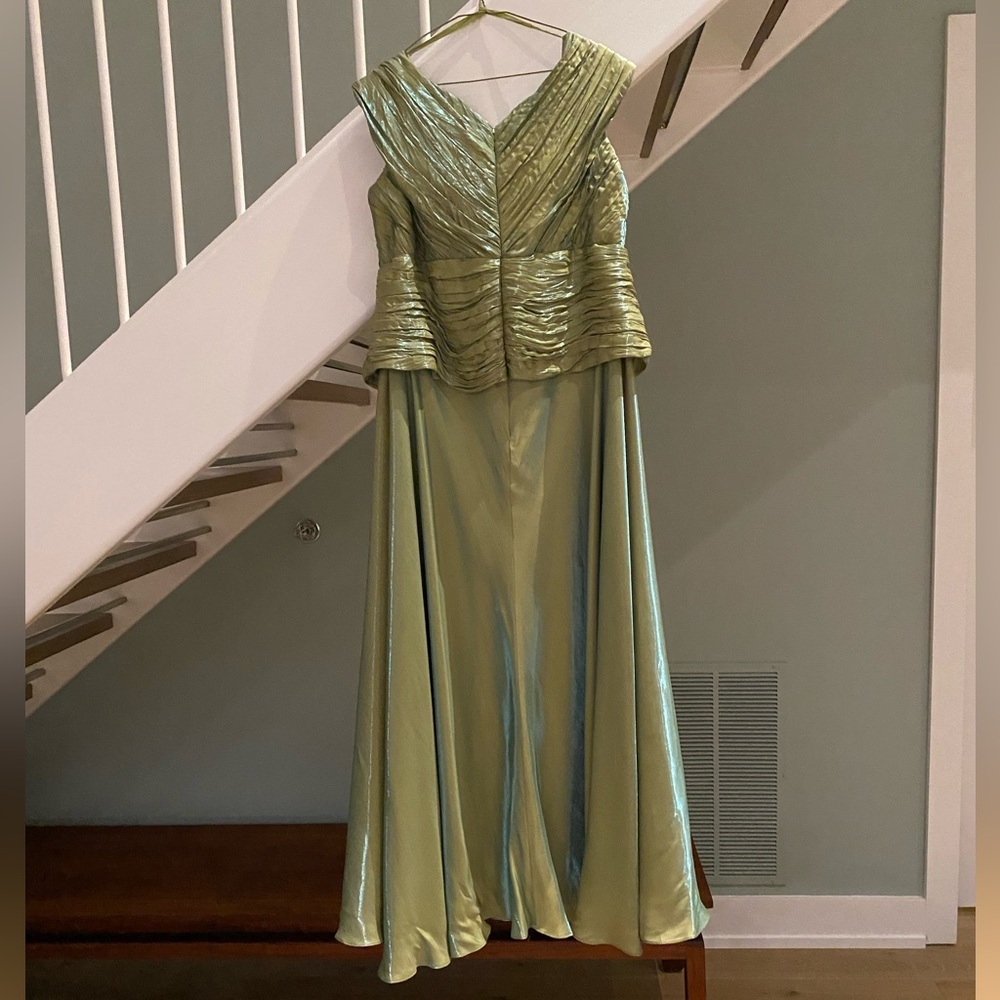 KM Collection by Milla Bell Green Gown Size 18 - Picture 2 of 10